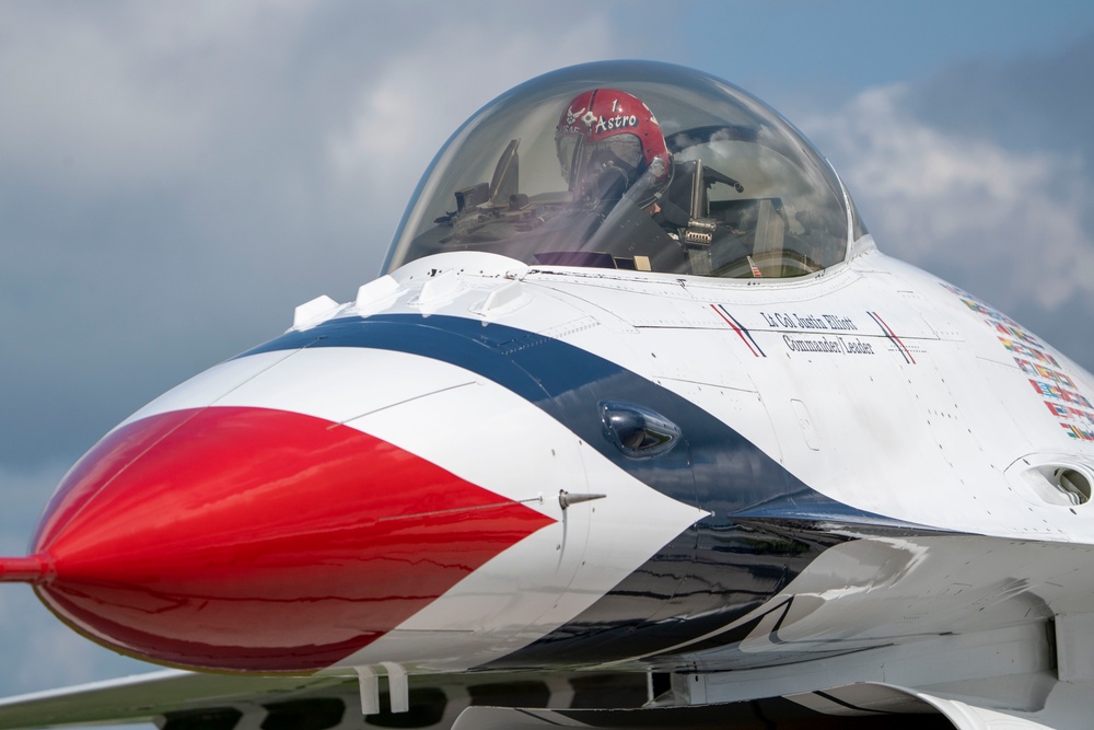 Thunderbirds headline Dayton Air Show