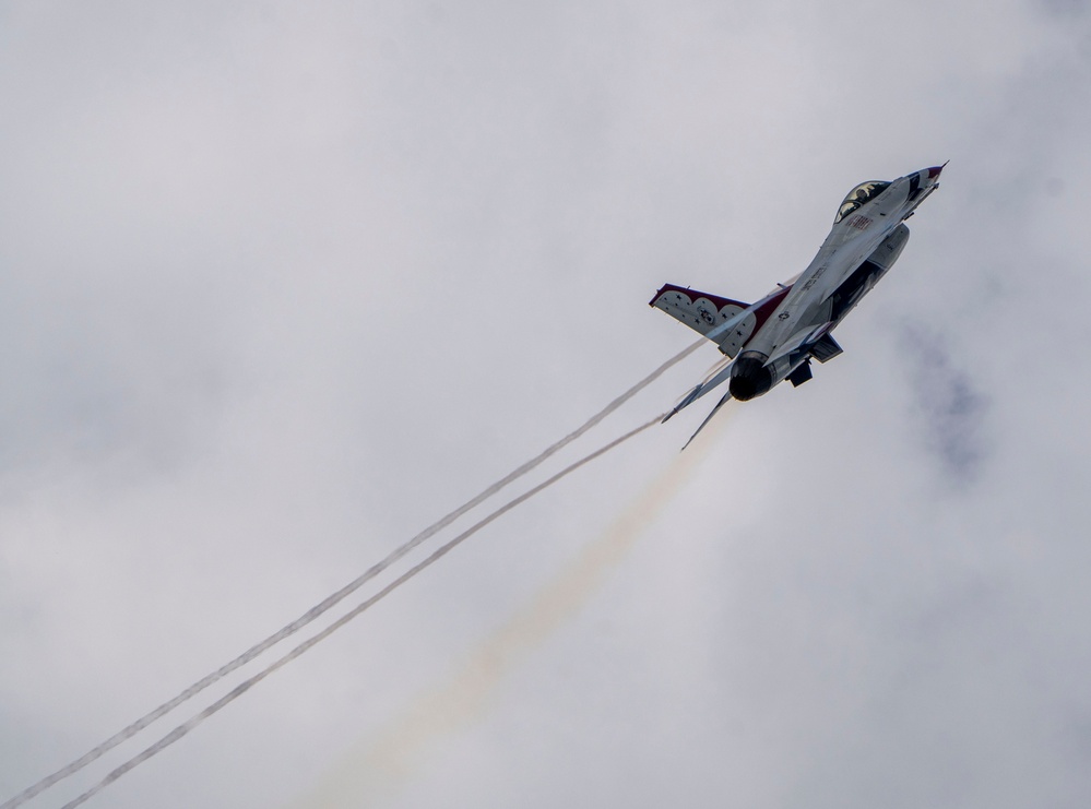 Thunderbirds headline Dayton Air Show