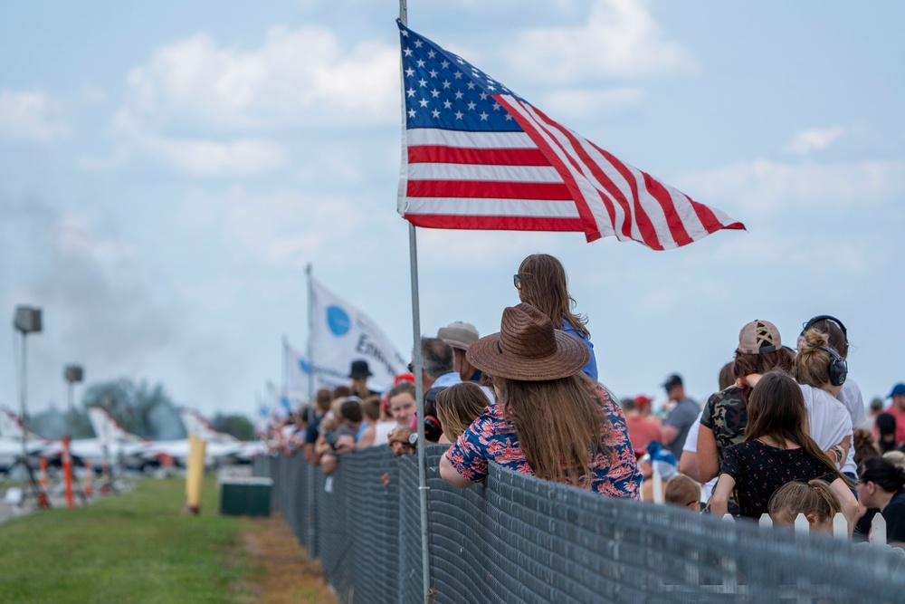 Thunderbirds headline Dayton Air Show