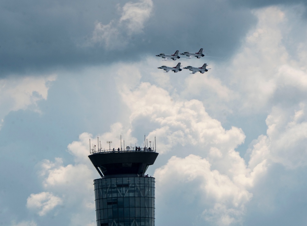 Thunderbirds headline Dayton Air Show