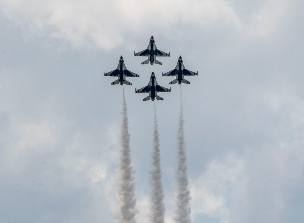 Thunderbirds headline Dayton Air Show