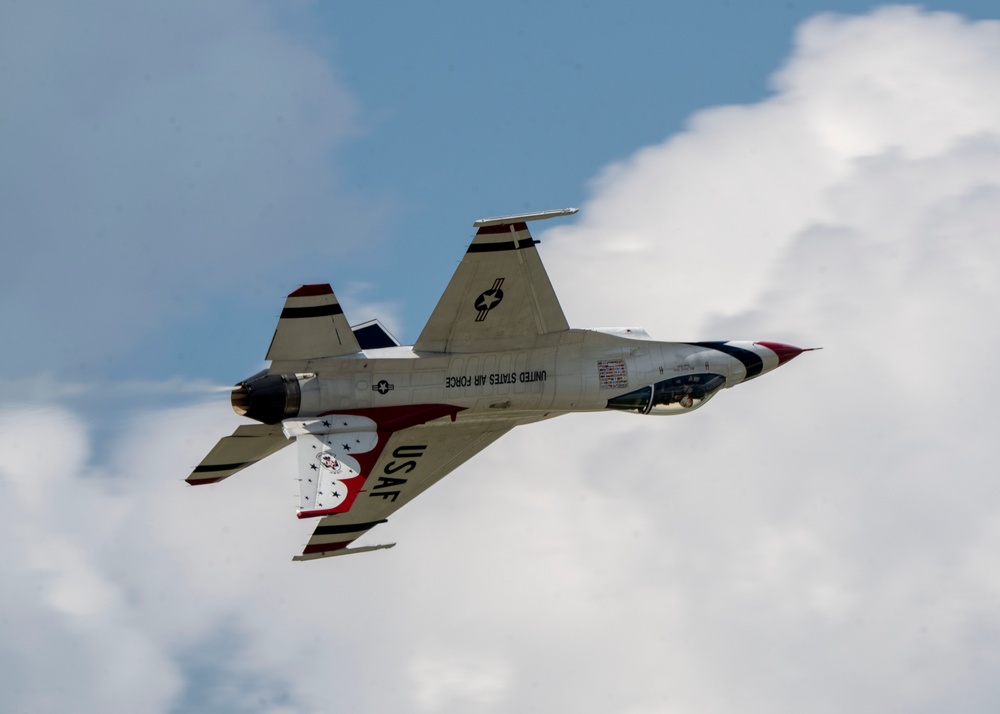 Thunderbirds headline Dayton Air Show