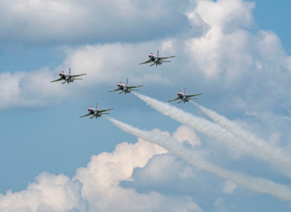 Thunderbirds headline Dayton Air Show