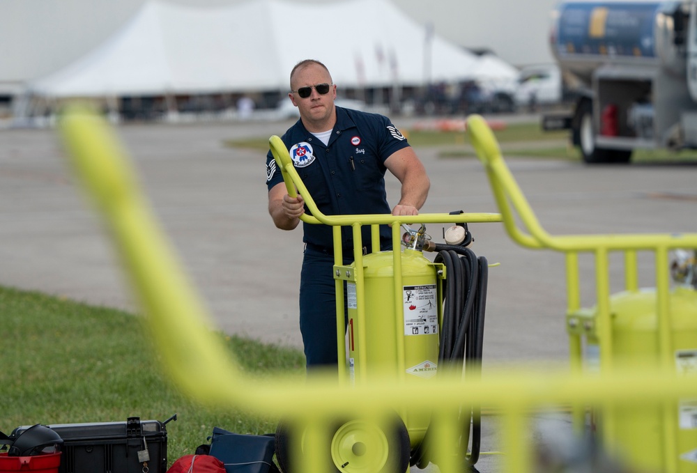 Thunderbirds headline Dayton Air Show