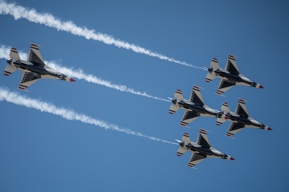 DVIDS Images Thunderbirds arrive for Sioux Falls Power on the