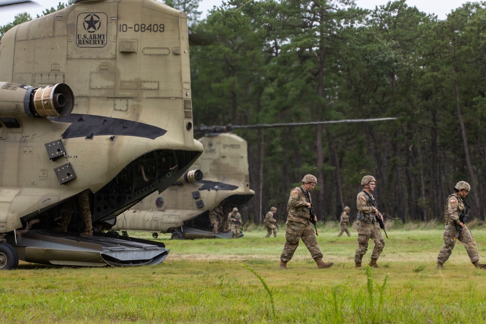 Soldiers with the 78th Training Division perform hot-load operations with two Boeing CH-47 Chinook crews assigned to the 5-159th General Service Aviation Battalion.