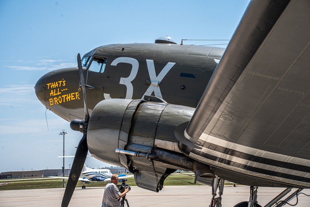 Douglas C-47 Skytrain tours over Sioux Falls