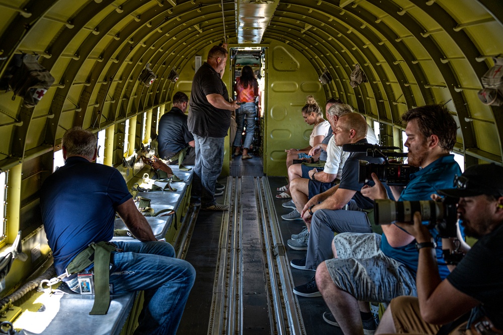Douglas C-47 Skytrain tours over Sioux Falls