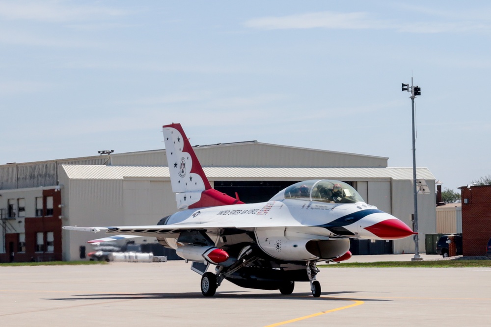 DVIDS Images The Thunderbirds arrive ahead of the Sioux Falls