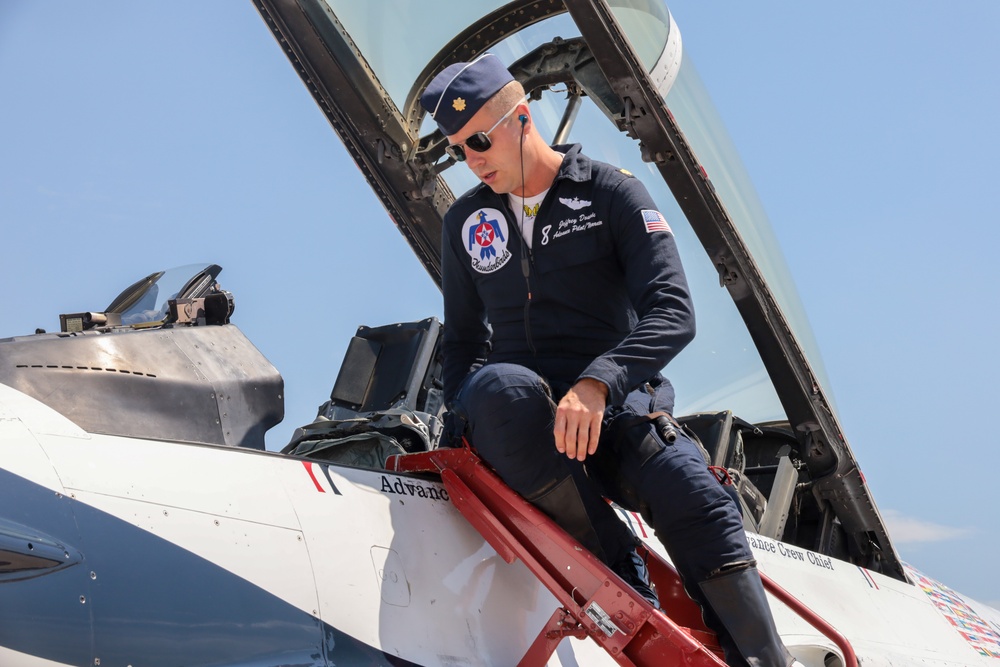 DVIDS Images The Thunderbirds arrive ahead of the Sioux Falls