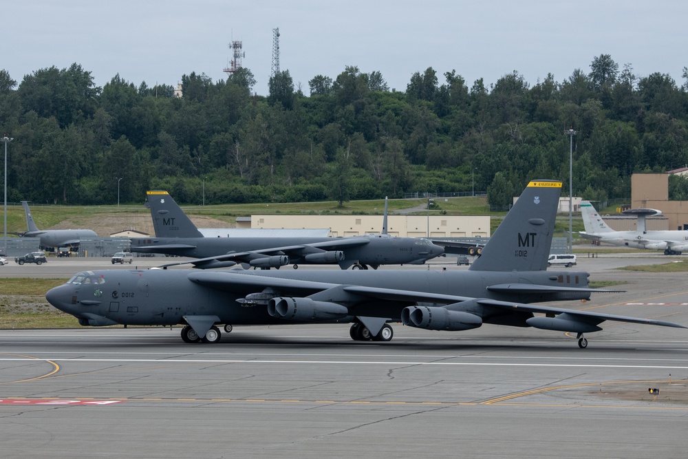 DVIDS - Images - B-52s And 5th-Gen Fighters Conduct Training Sorties ...