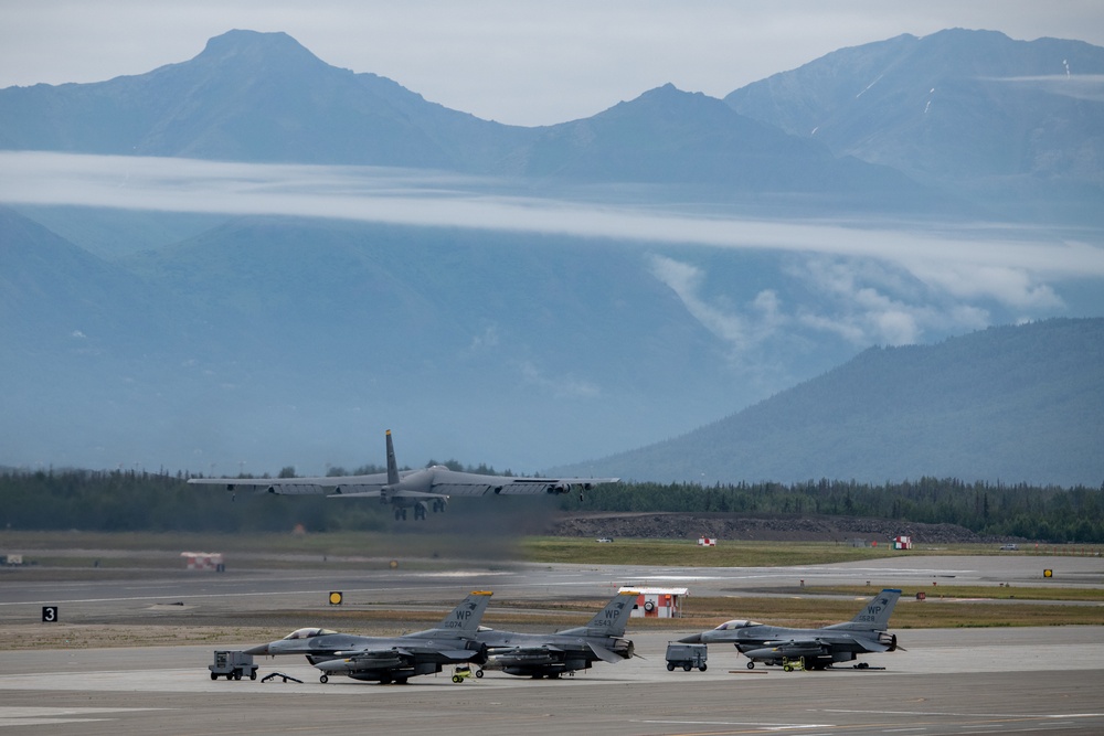 DVIDS - Images - B-52s And 5th-Gen Fighters Conduct Training Sorties ...