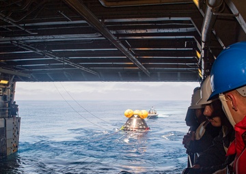 Department of Defense completes Underway Recovery Test 10 with NASA