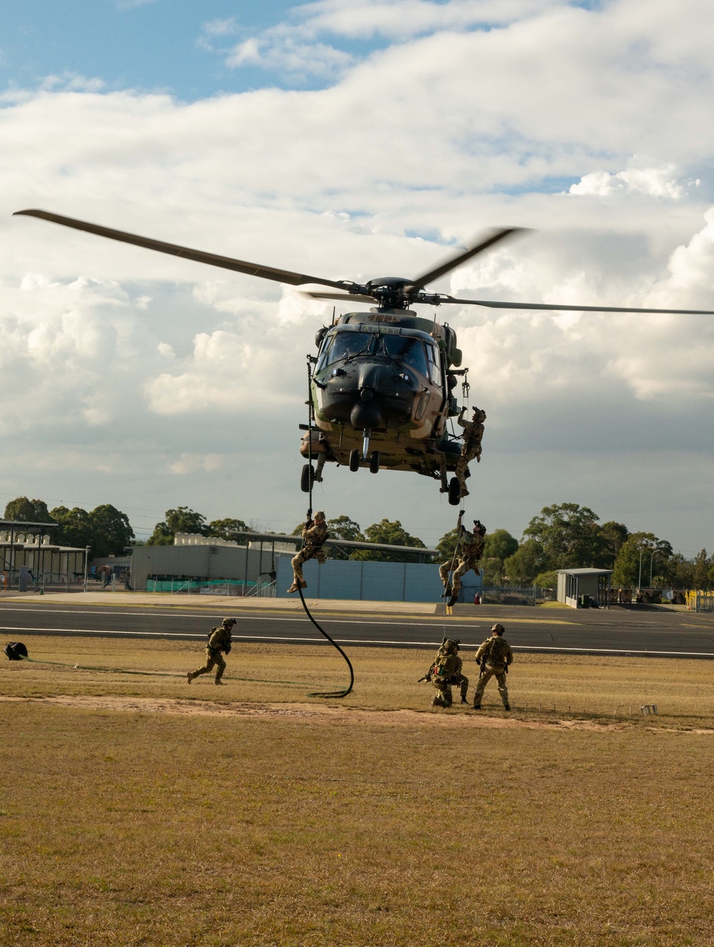 Talisman Sabre 23 | NSW, Australian Army SOF conduct fast rope training