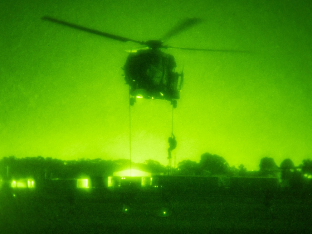 Talisman Sabre 23 | NSW, Australian Army SOF conduct fast rope training