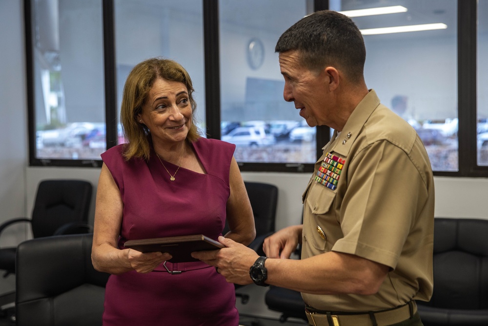 1st MARDIV CG visits Townsville mayor during Talisman Sabre 23