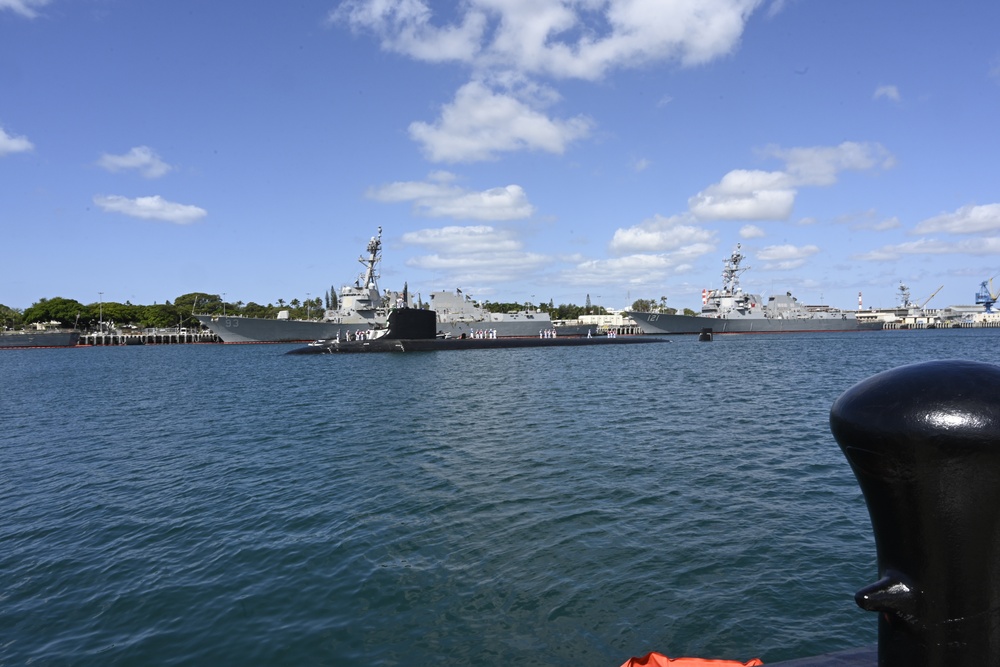 USS Vermont Arrives
