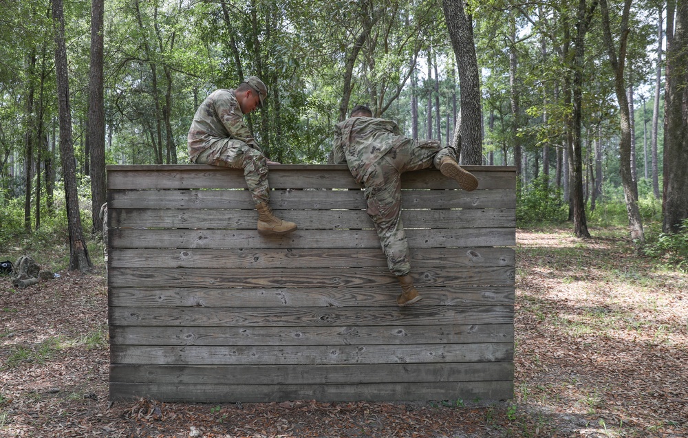 213th Soldiers Tackle Leadership Reaction Course