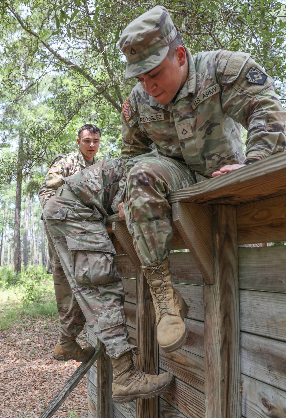 213th Soldiers Tackle Leadership Reaction Course