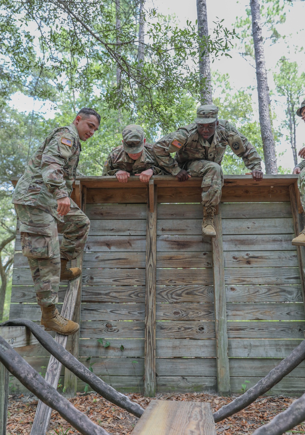 213th Soldiers Tackle Leadership Reaction Course