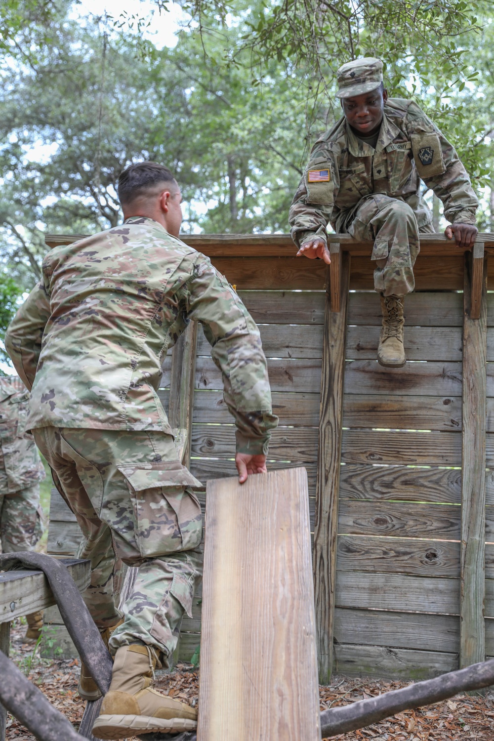 213th Soldiers Tackle Leadership Reaction Course