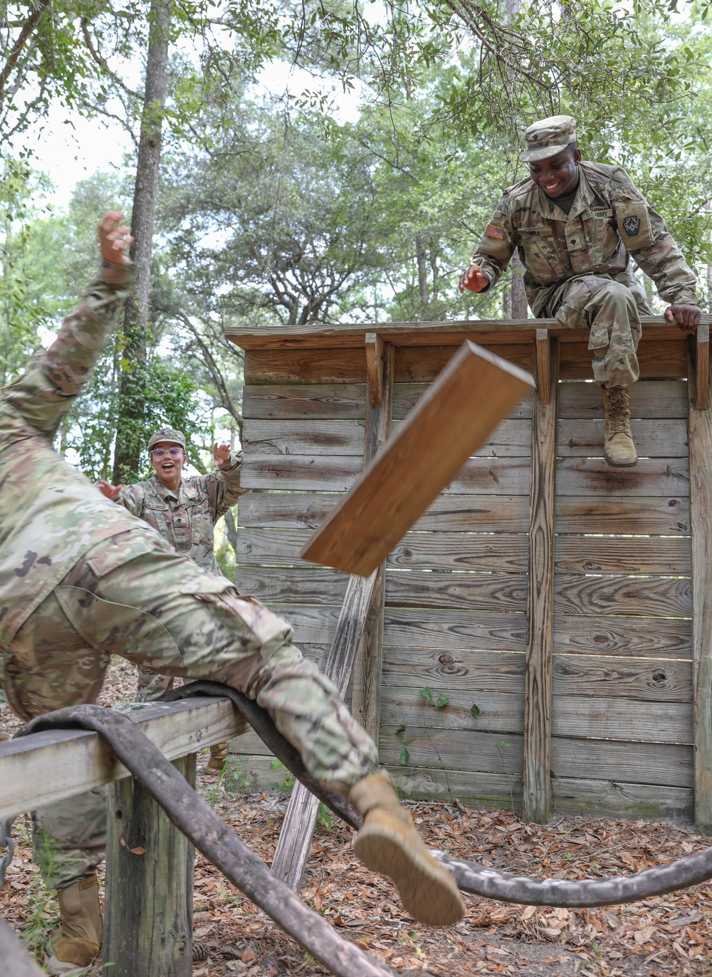 213th Soldiers Tackle Leadership Reaction Course