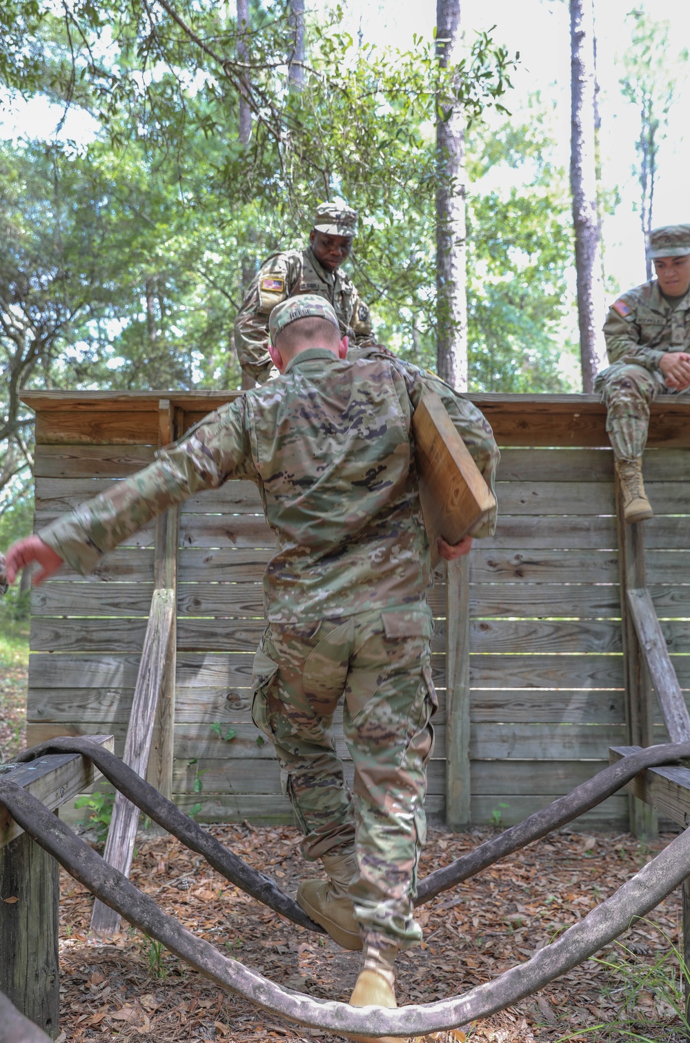 213th Soldiers Tackle Leadership Reaction Course