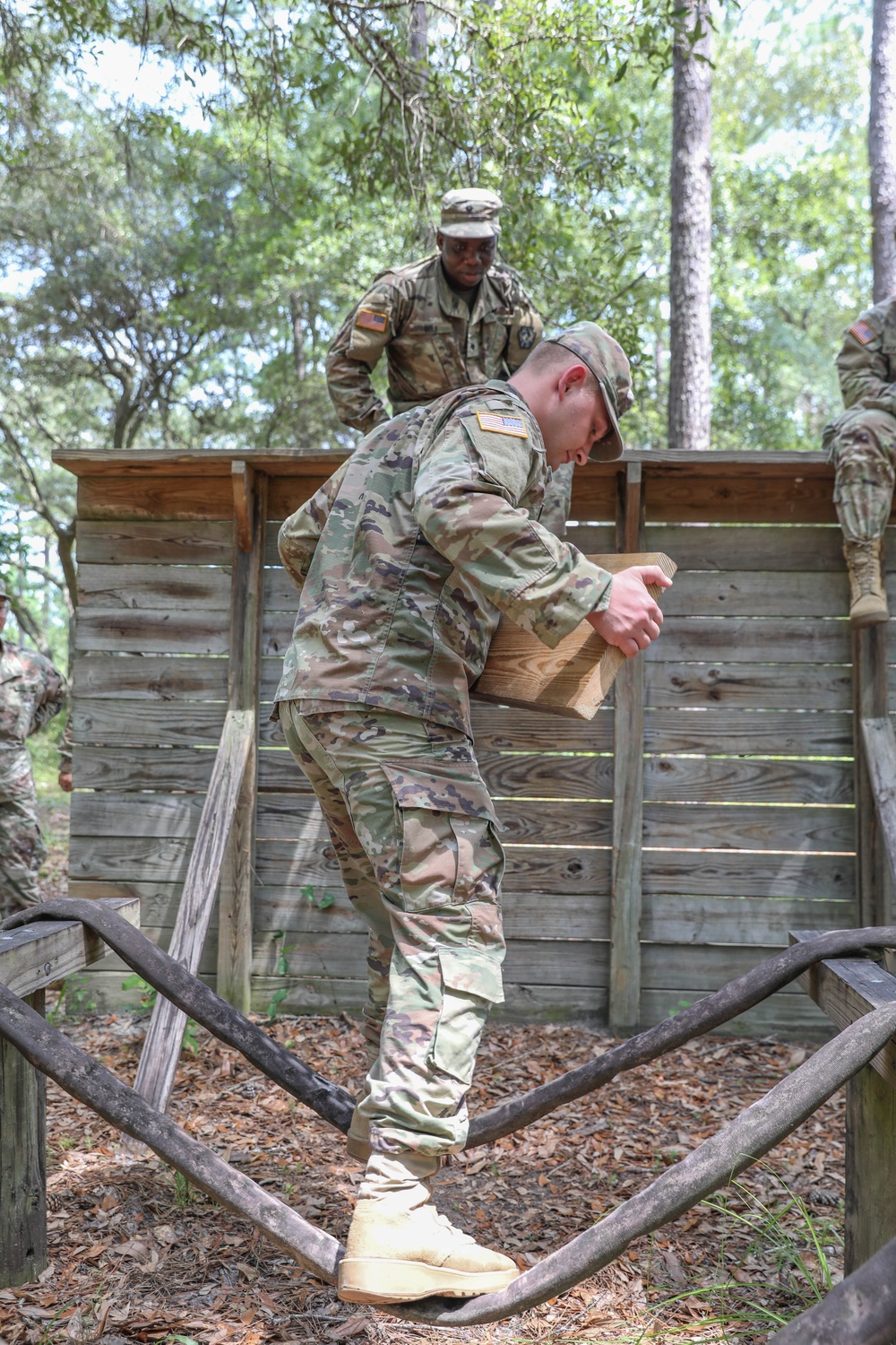 213th Soldiers Tackle Leadership Reaction Course