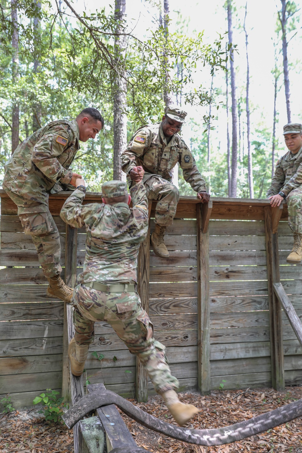 213th Soldiers Tackle Leadership Reaction Course