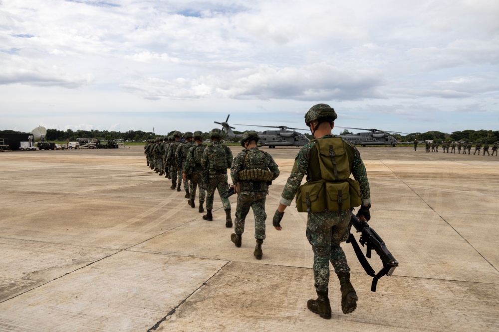 U.S. and Philippine Marines Conduct Notional Airfield Seizure and FARP Operations