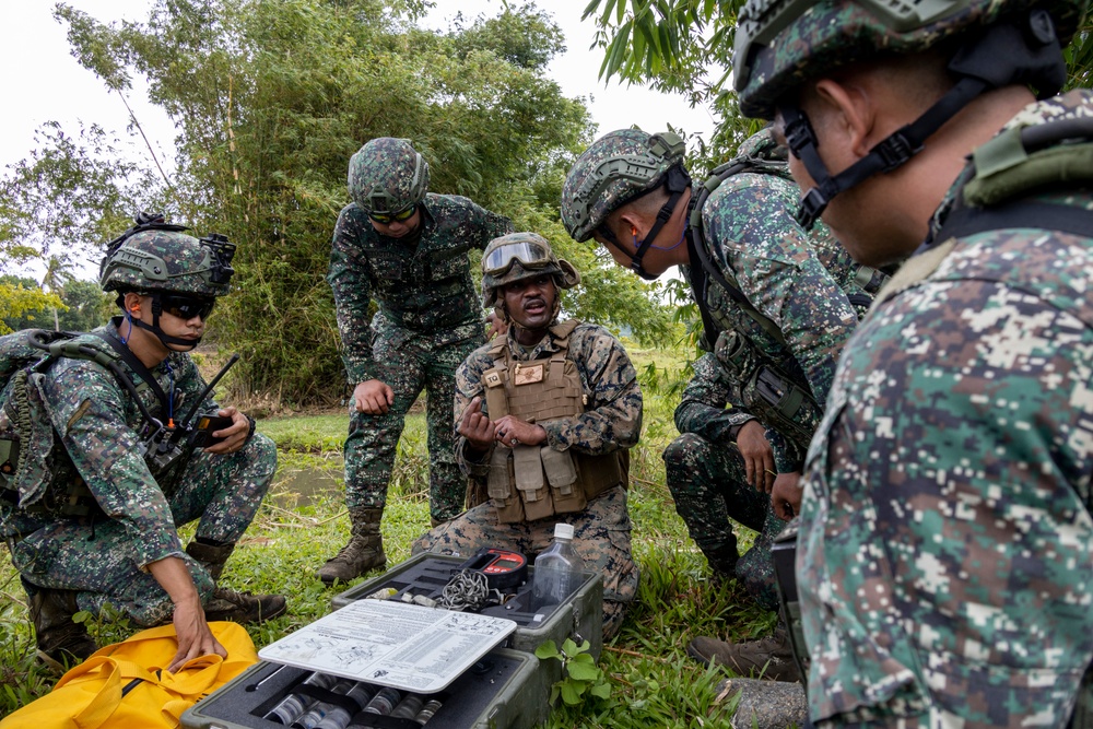 U.S. and Philippine Marines Conduct Notional Airfield Seizure and FARP Operations