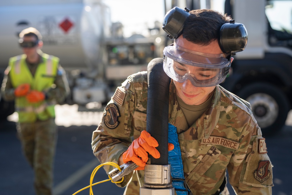 USAF Airmen and RAAF aviator refuel F-22 Raptors