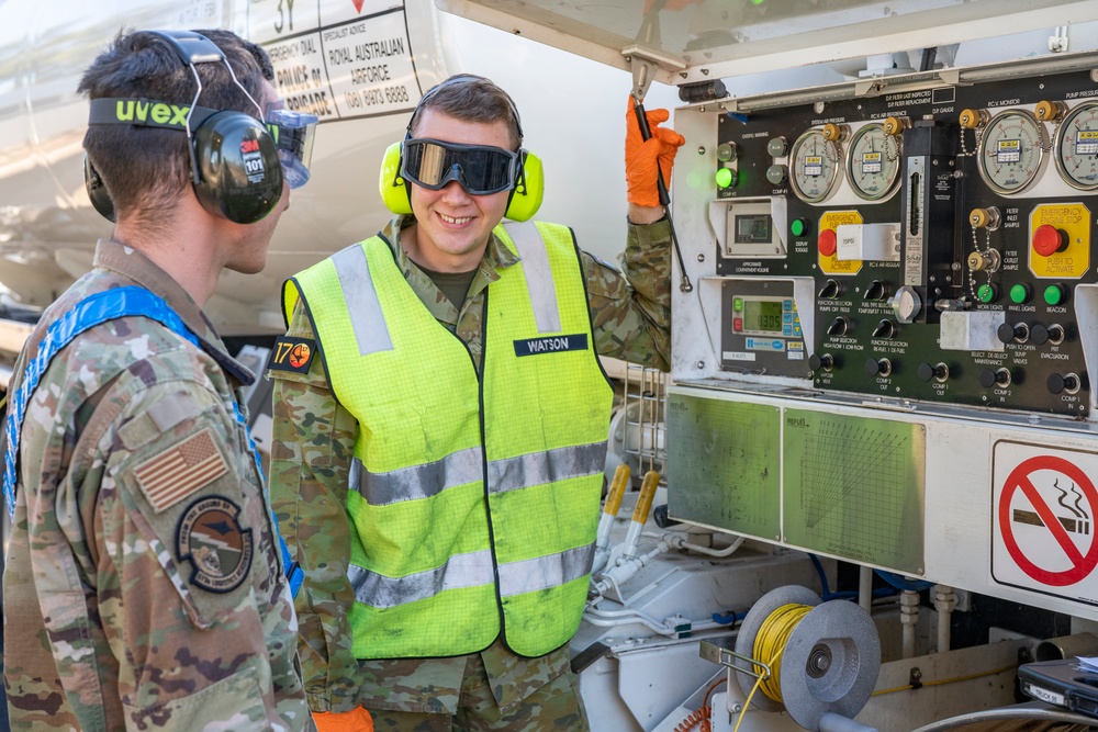 USAF Airmen and RAAF aviator refuel F-22 Raptors