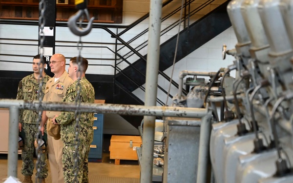 LPD-29 CO visits Great Lakes