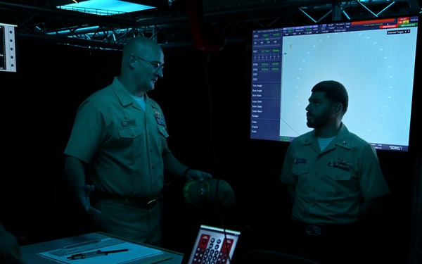 LPD-29 CO visits Great Lakes