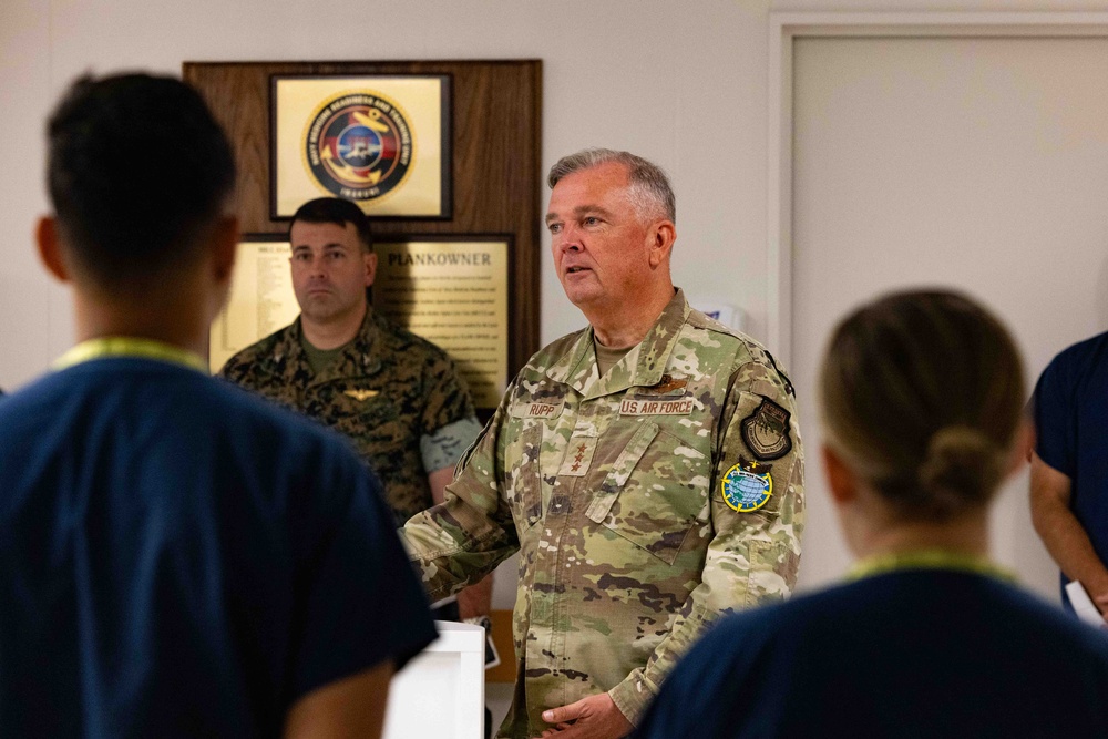 Lt. Gen. Rupp visits Marine Corps Air Station Iwakuni to discuss quality of life