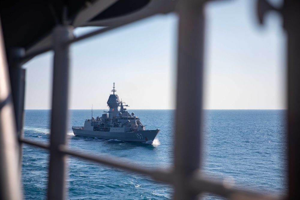 HMAS Perth (FFH 157) Sails Alongside USS Antietam (CG 54)