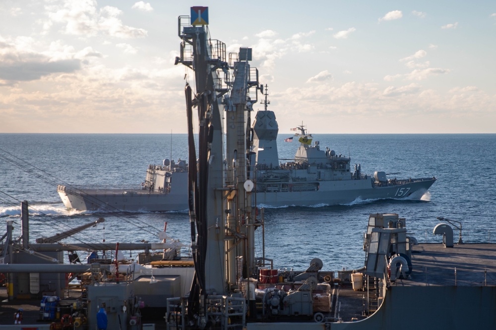 HMAS Perth (FFH 157) Breaks Away From USNS Rappahannock (T-AO 204) After RAS