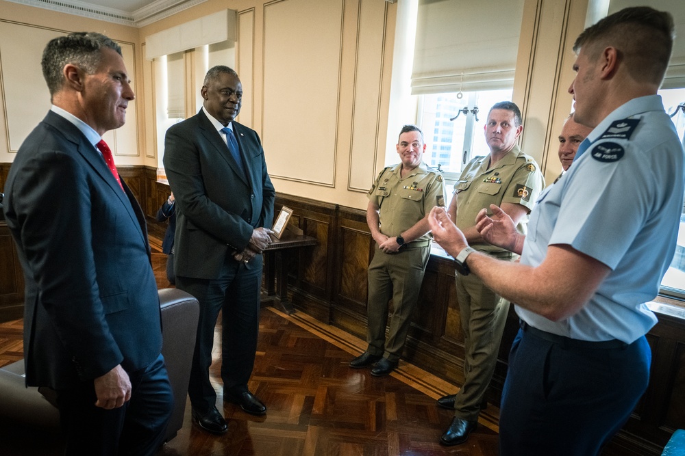 SECDEF Visits Brisbane, Australia