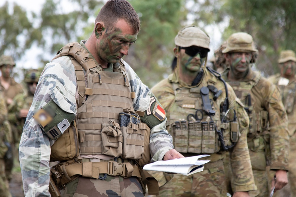 Soldiers conduct field maneuvers during Talisman Sabre 23