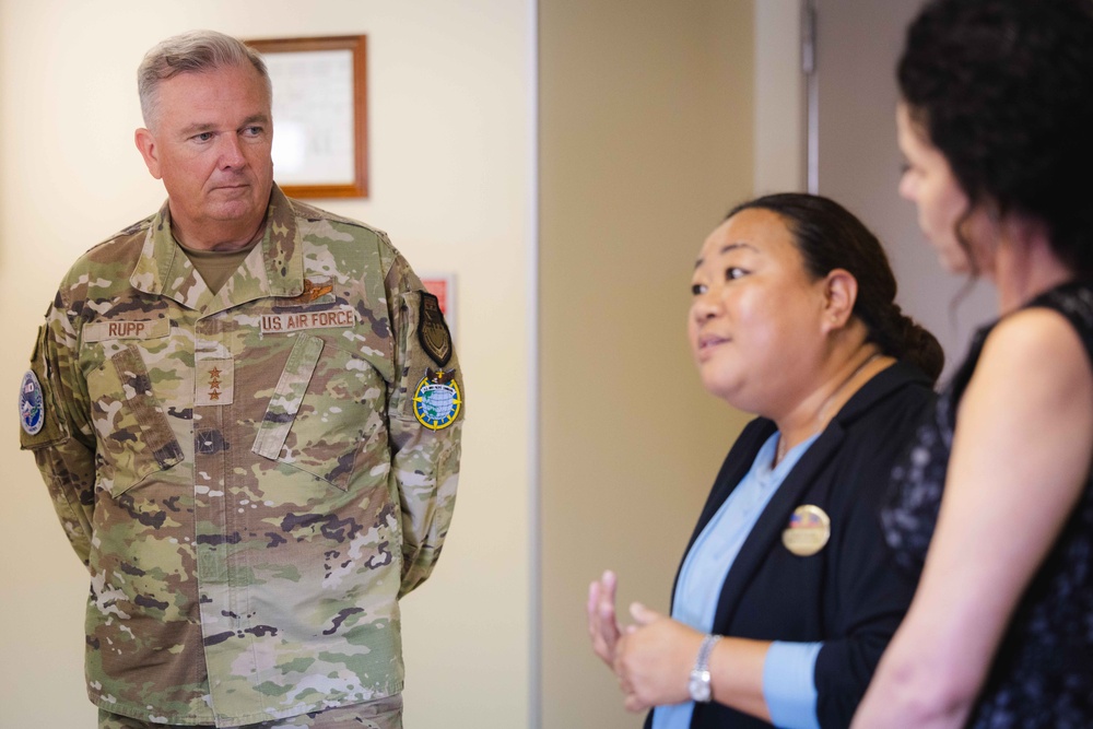 Commander of U.S. Forces Japan visits Marine Corps Air Station Iwakuni to discuss quality of life