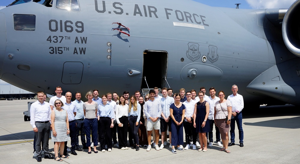 Garrison Wiesbaden receives solution briefings; local university MBA students receive credit and experience