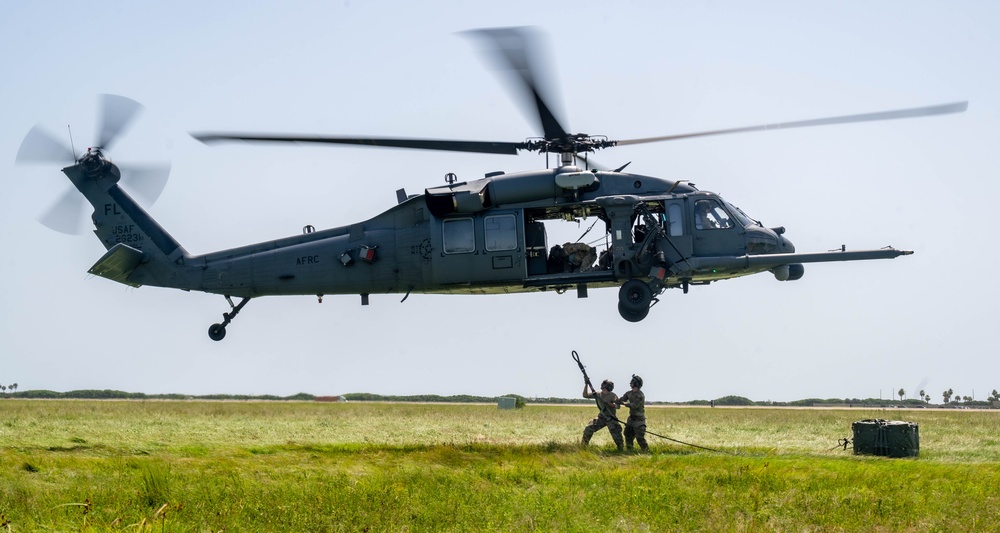 Riggers perform sling load training