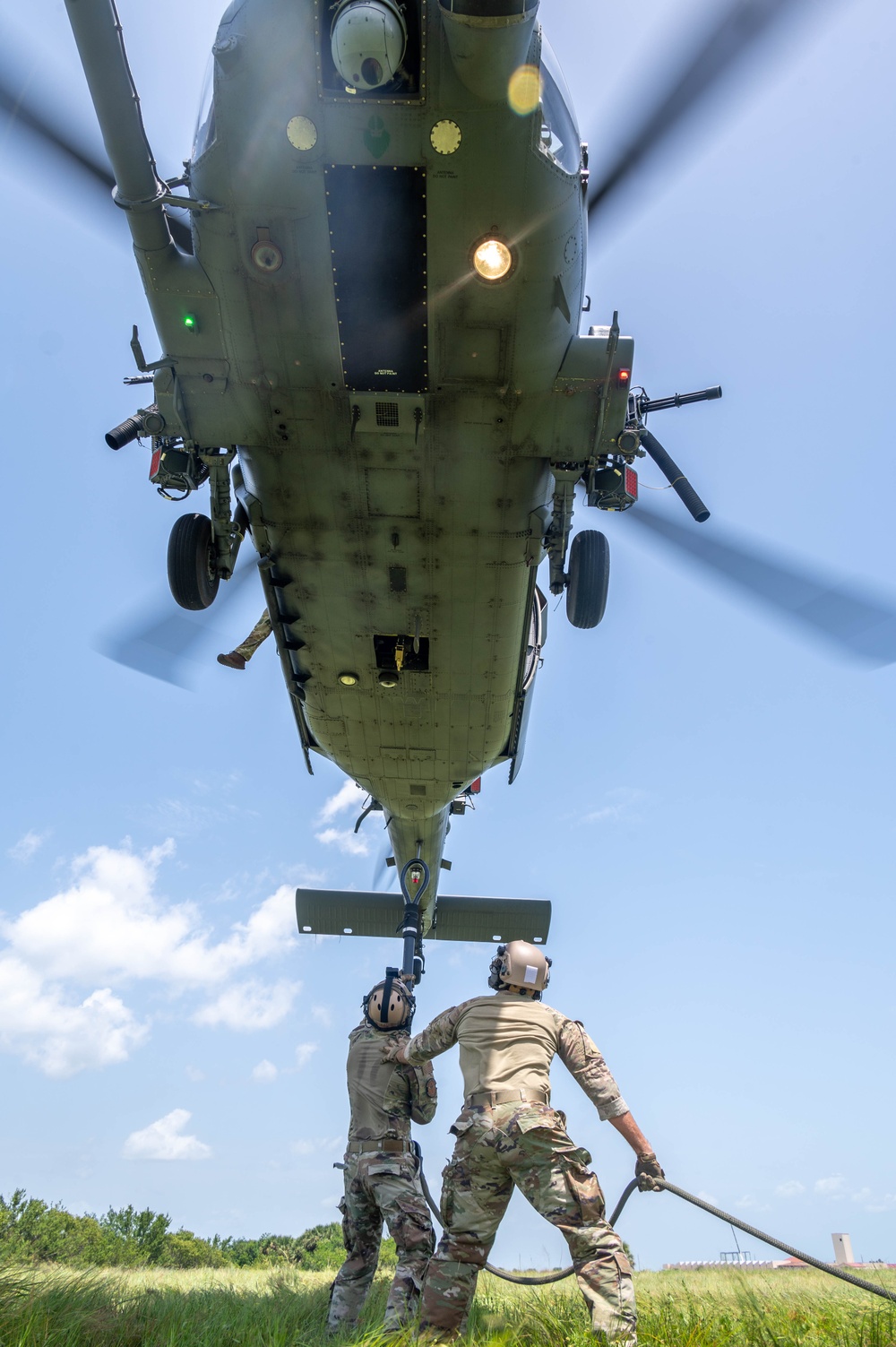 Riggers perform sling load training