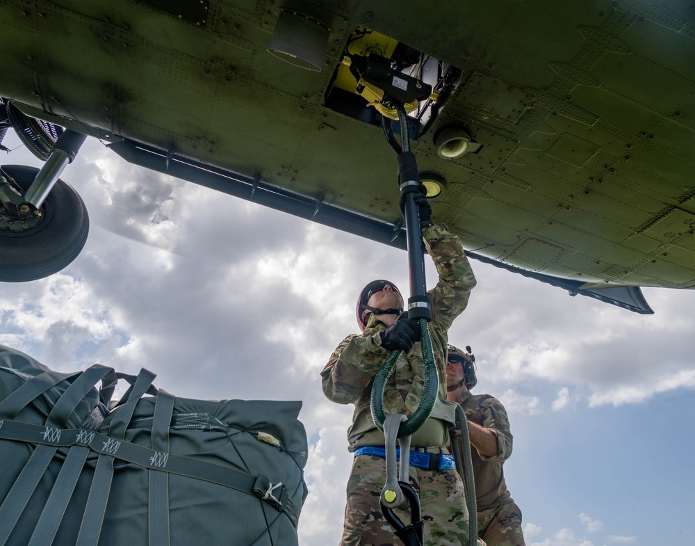 Riggers perform sling load training