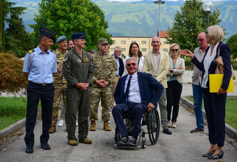 Belluno community leaders visit 31FW