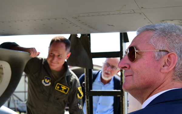 Belluno community leaders visit 31FW