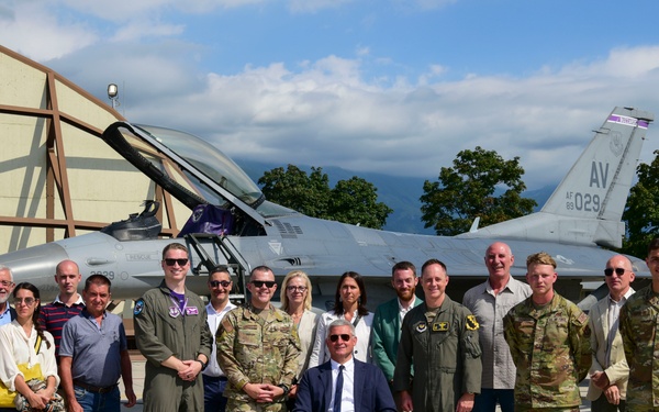 Belluno community leaders visit 31FW