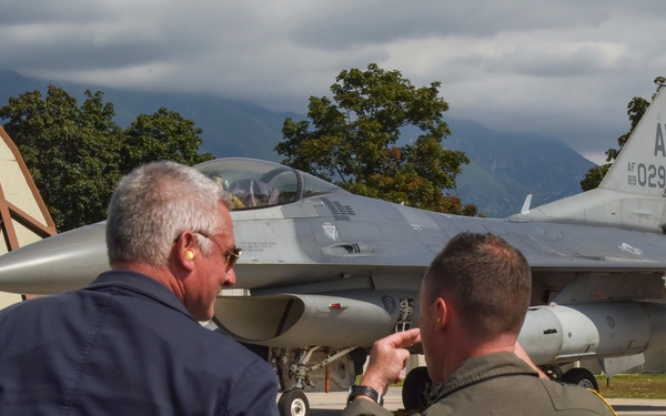 Belluno community leaders visit 31FW