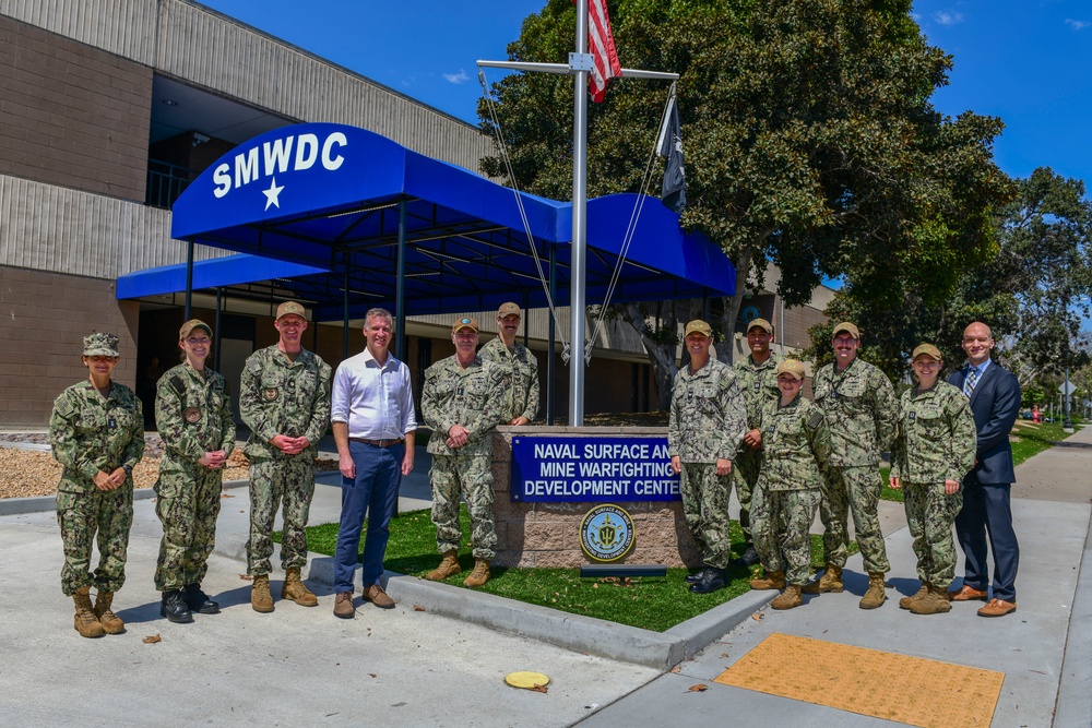 Vice Adm. Kitchener tours with Under Secretary of The Navy Erik Raven